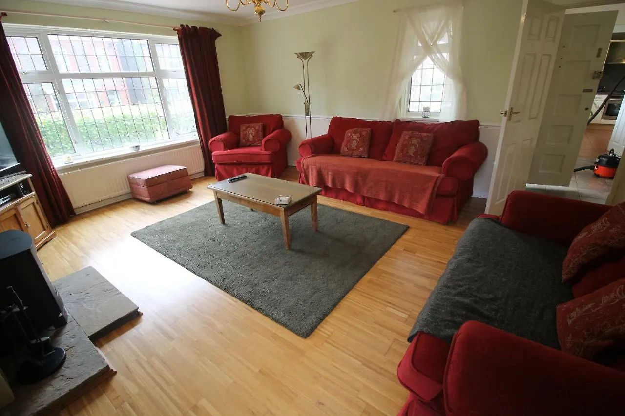 Large 4 Bedroom Family Home 2 Mins From Junction 32 Cardiff 0*,  United Kingdom