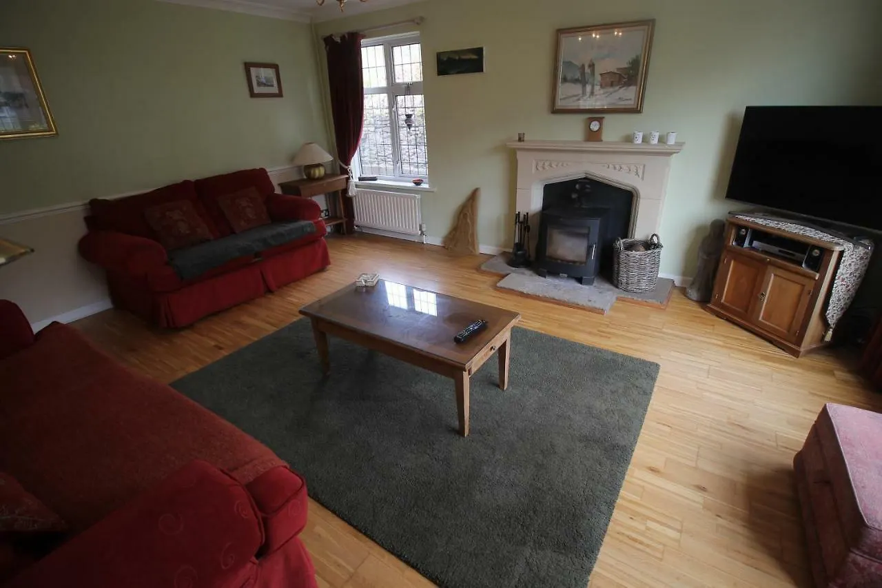Holiday home Large 4 Bedroom Family Home 2 Mins From Junction 32 Cardiff United Kingdom