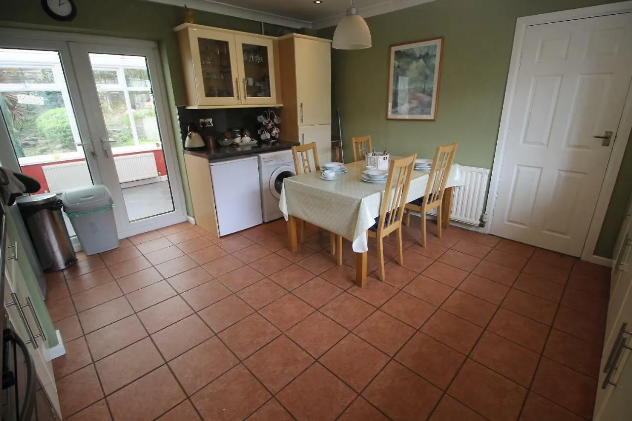 Large 4 Bedroom Family Home 2 Mins From Junction 32 Cardiff 0*,  United Kingdom
