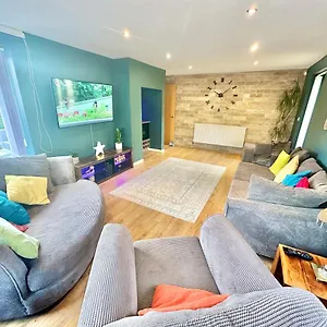 Large Family With Hot Tub - Sky Sports - Water Bed - Free Parking Holiday home Bournemouth